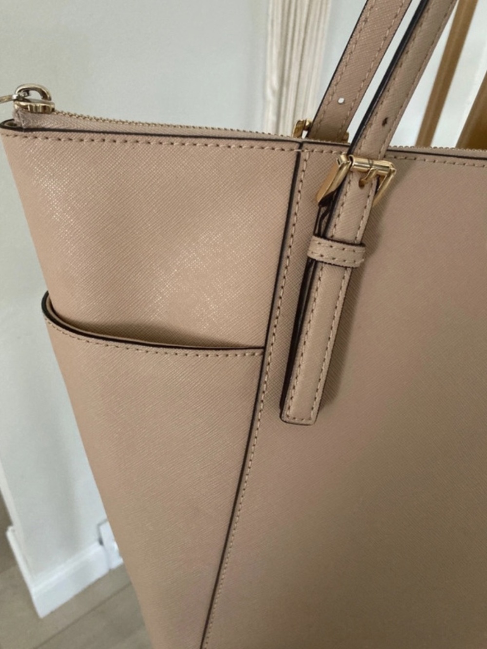 Preloved [100% Authentic] MK tote in Beige - Picture 2 of 6